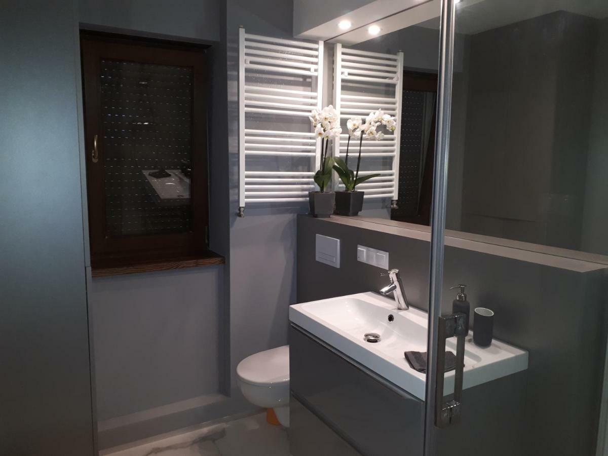 Apartamenty Centrum- Kochanowskiego -Dawniej Two-Bedroom Apartment เจโลนากูรา ภายนอก รูปภาพ