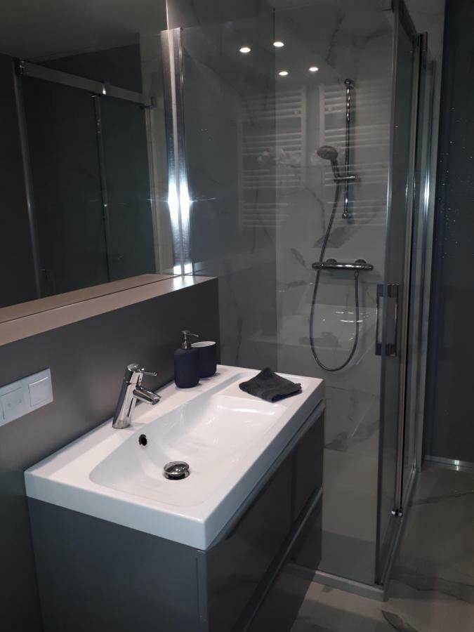 Apartamenty Centrum- Kochanowskiego -Dawniej Two-Bedroom Apartment เจโลนากูรา ภายนอก รูปภาพ