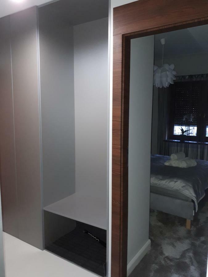 Apartamenty Centrum- Kochanowskiego -Dawniej Two-Bedroom Apartment เจโลนากูรา ภายนอก รูปภาพ
