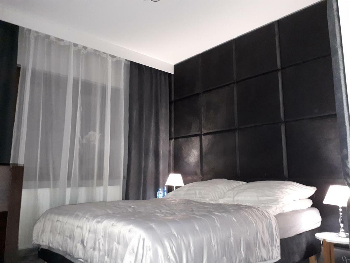 Apartamenty Centrum- Kochanowskiego -Dawniej Two-Bedroom Apartment เจโลนากูรา ภายนอก รูปภาพ