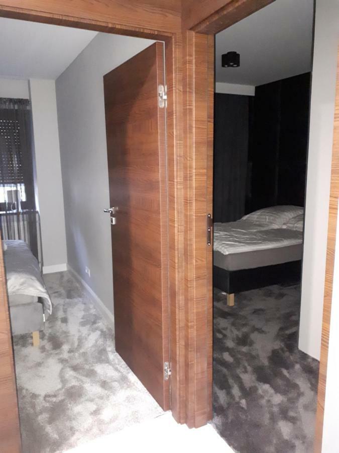 Apartamenty Centrum- Kochanowskiego -Dawniej Two-Bedroom Apartment เจโลนากูรา ภายนอก รูปภาพ