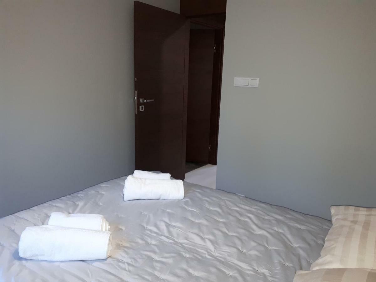 Apartamenty Centrum- Kochanowskiego -Dawniej Two-Bedroom Apartment เจโลนากูรา ภายนอก รูปภาพ