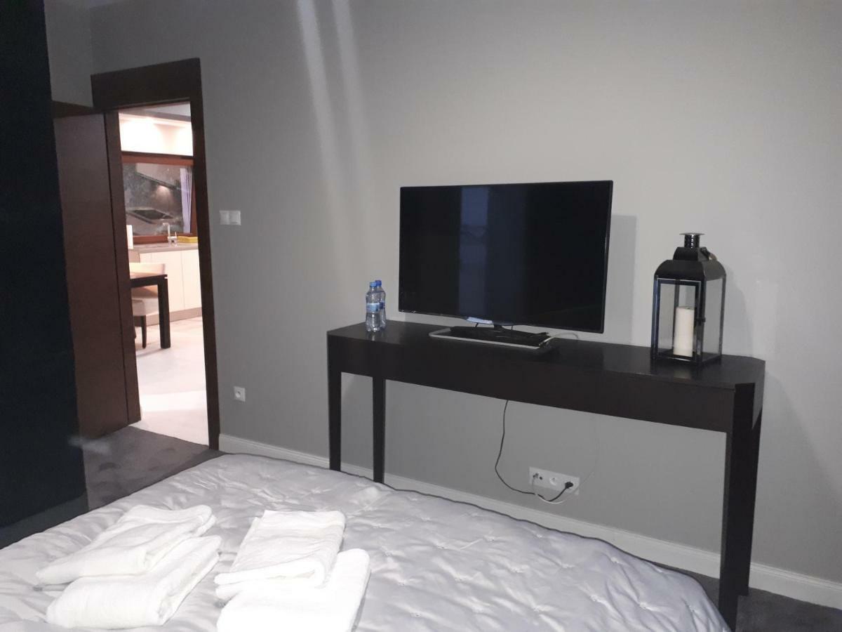 Apartamenty Centrum- Kochanowskiego -Dawniej Two-Bedroom Apartment เจโลนากูรา ภายนอก รูปภาพ