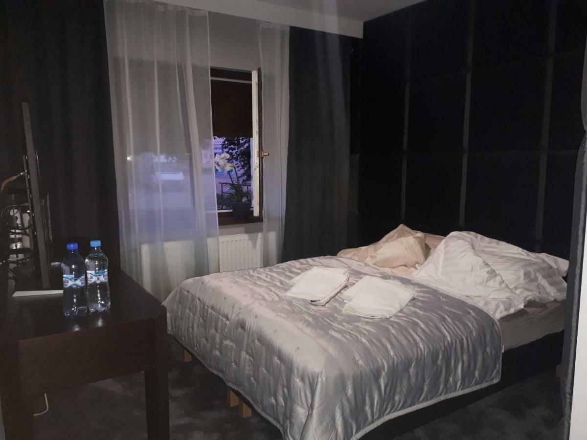 Apartamenty Centrum- Kochanowskiego -Dawniej Two-Bedroom Apartment เจโลนากูรา ภายนอก รูปภาพ
