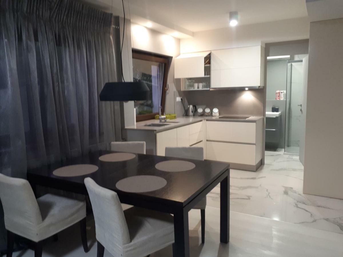 Apartamenty Centrum- Kochanowskiego -Dawniej Two-Bedroom Apartment เจโลนากูรา ภายนอก รูปภาพ