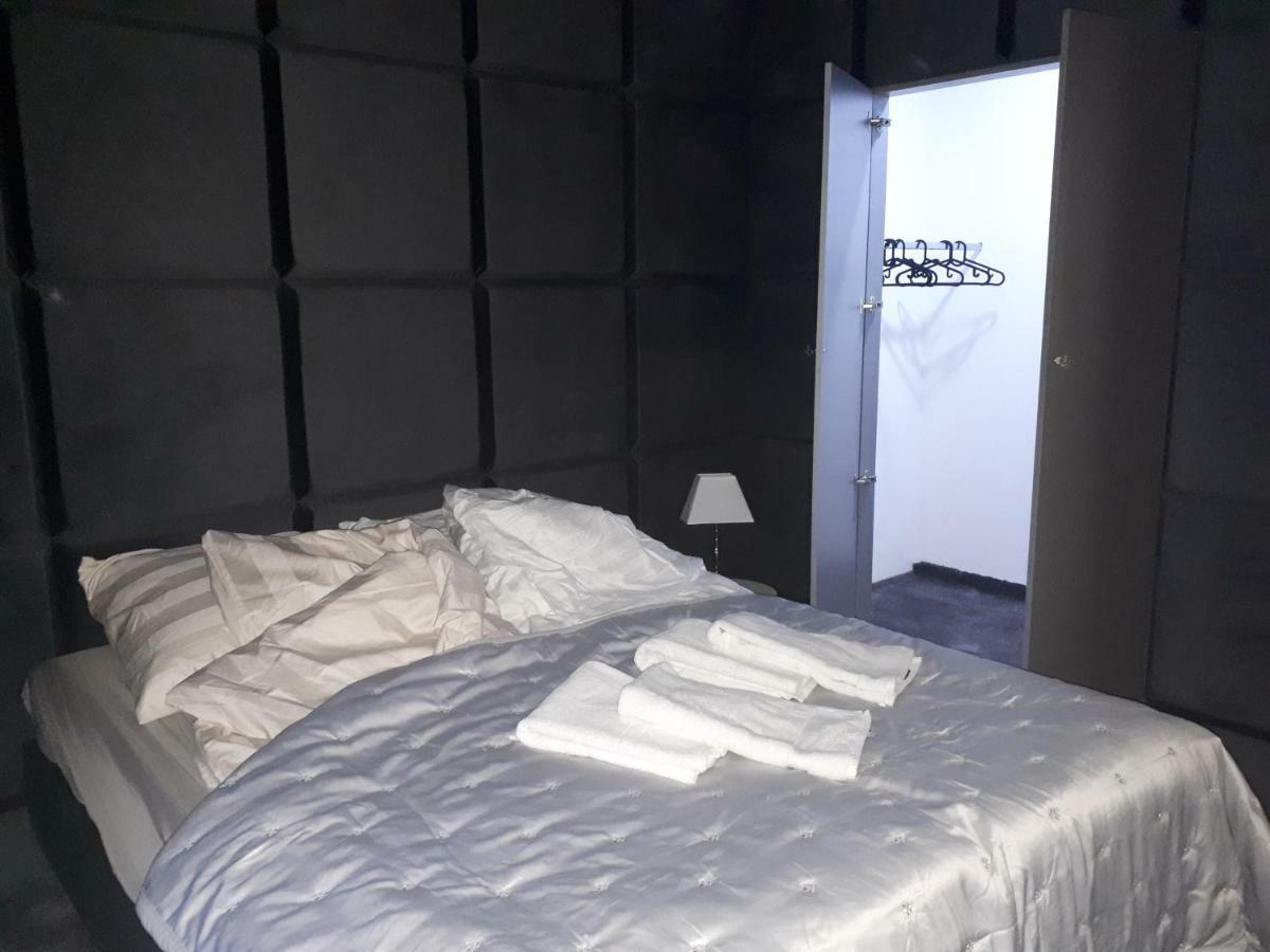 Apartamenty Centrum- Kochanowskiego -Dawniej Two-Bedroom Apartment เจโลนากูรา ภายนอก รูปภาพ