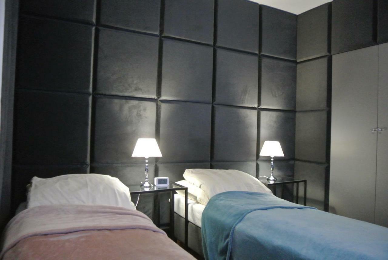 Apartamenty Centrum- Kochanowskiego -Dawniej Two-Bedroom Apartment เจโลนากูรา ภายนอก รูปภาพ