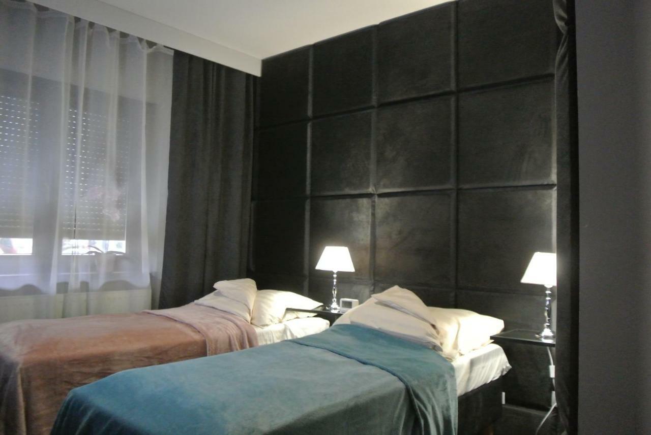 Apartamenty Centrum- Kochanowskiego -Dawniej Two-Bedroom Apartment เจโลนากูรา ภายนอก รูปภาพ