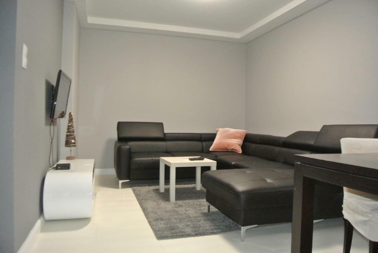 Apartamenty Centrum- Kochanowskiego -Dawniej Two-Bedroom Apartment เจโลนากูรา ภายนอก รูปภาพ