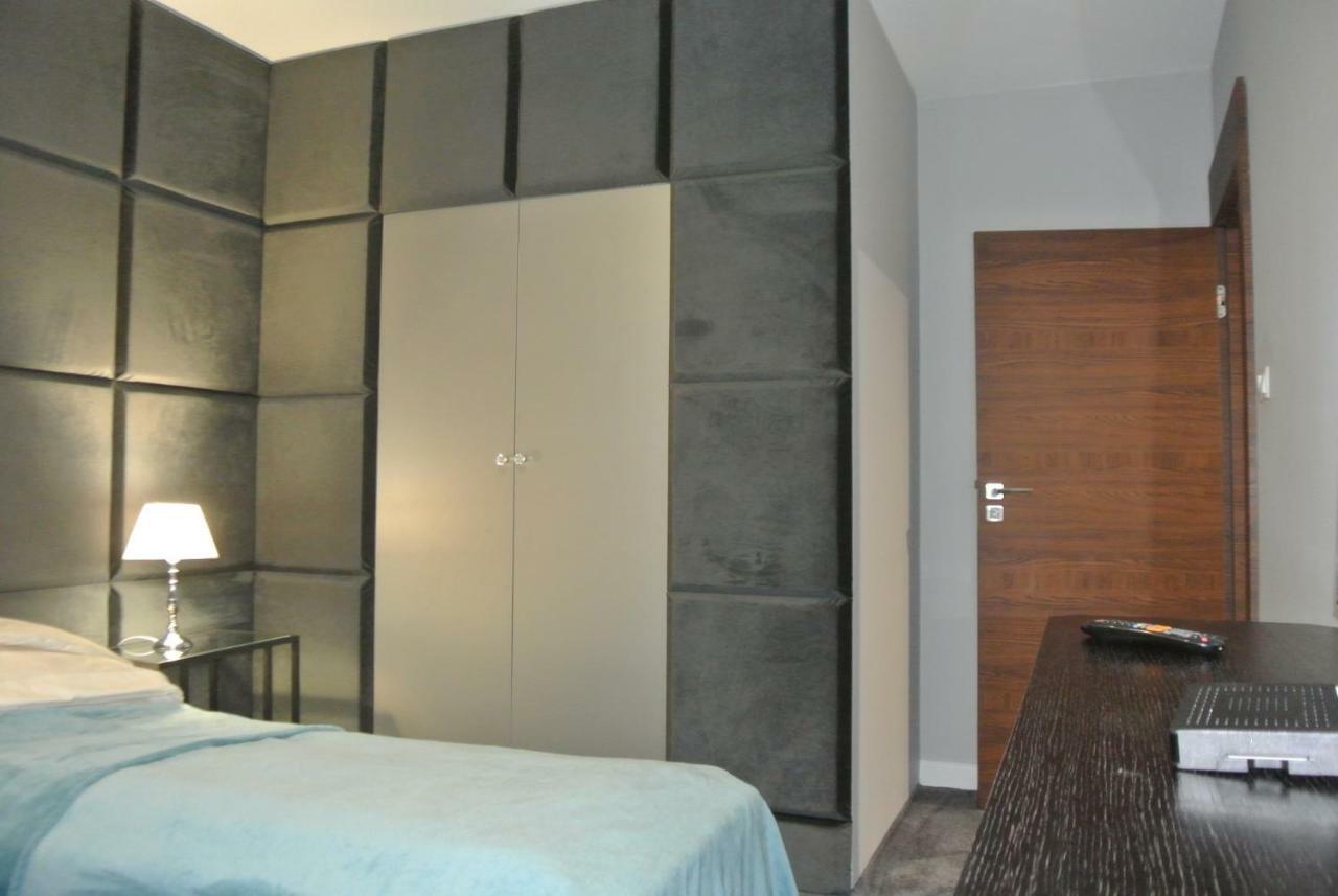 Apartamenty Centrum- Kochanowskiego -Dawniej Two-Bedroom Apartment เจโลนากูรา ภายนอก รูปภาพ