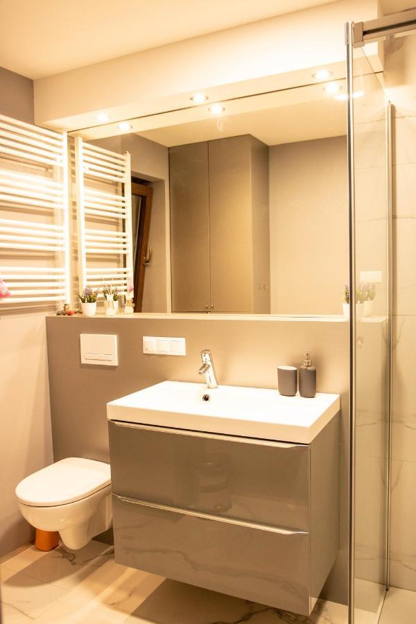 Apartamenty Centrum- Kochanowskiego -Dawniej Two-Bedroom Apartment เจโลนากูรา ภายนอก รูปภาพ
